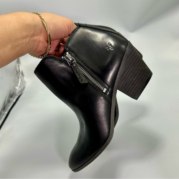 Frye Shoes - NWOT FRYE Judith black leather ankle bootie size 9.5